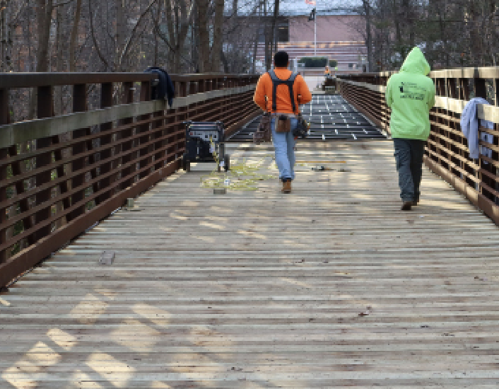 The+campus+footbridge%2C+which+closed+for+the+fall%2C+reopened+at+the+start+of+the+spring+semester.+%0A